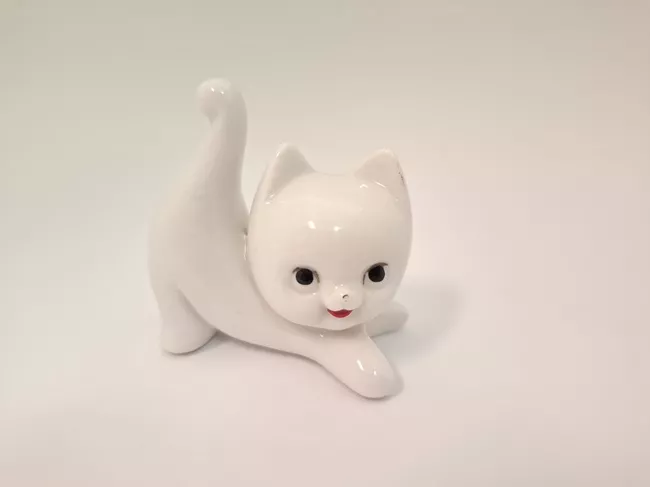 Figura de gato decorativo