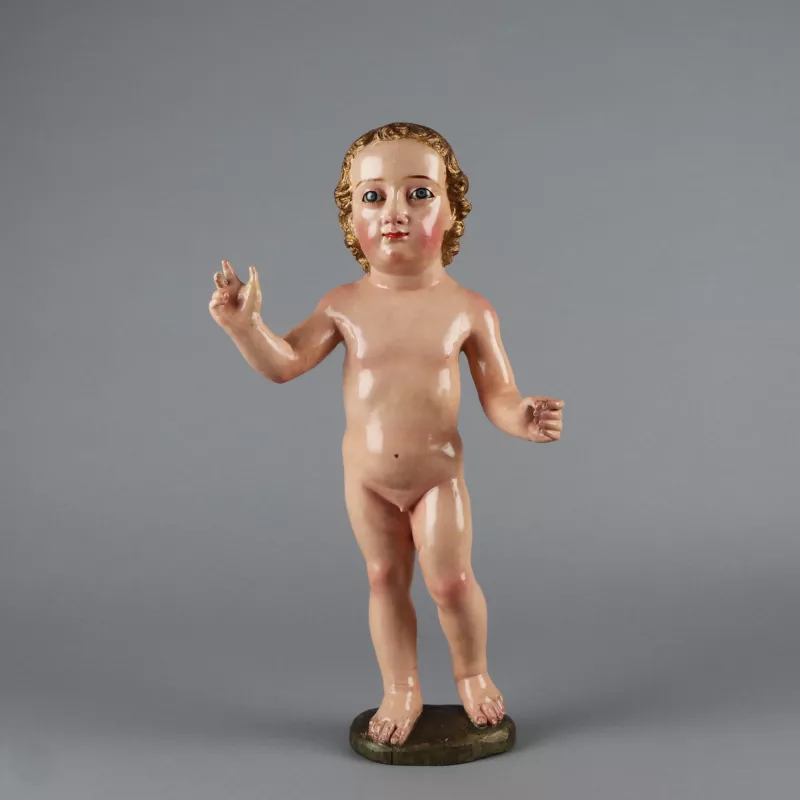 Niño Dios de pie bendiciendo