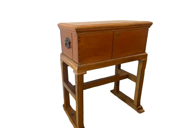 Caja con instrumental médico 
