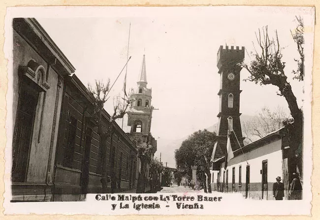 Calle Maipú con La Torre Bauer y La Iglesia - Vicuña