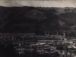 Vista panorámica de Temuco desde el cerro Ñielol hacia el cerro Conun Hueno