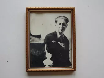 Retrato de hombre con bovino