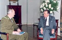 Palacio de la Moneda; S.E.  Con General Director de Carabineros Rodolfo Stange.