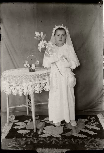Liliana Ballesteros C. celebrando su Primera Comunión