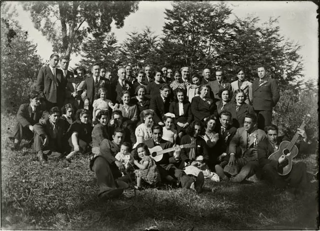 Retrato grupal con novios