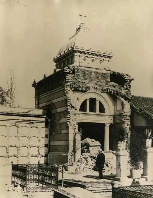 Victor Cienfuegos, Administrador del Cementerio