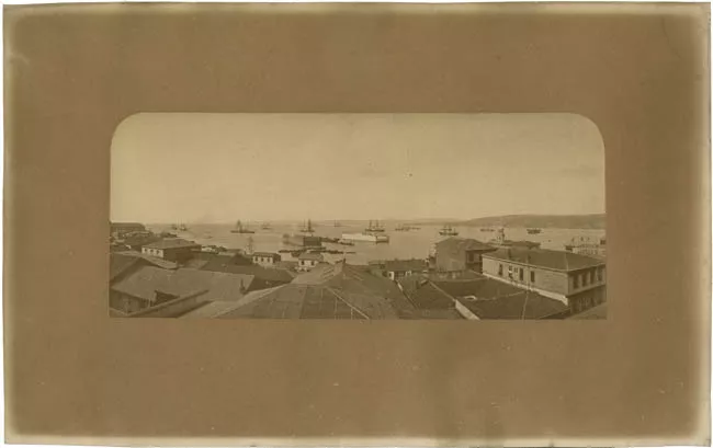 Vista general de la bahía y puerto de Valparaíso