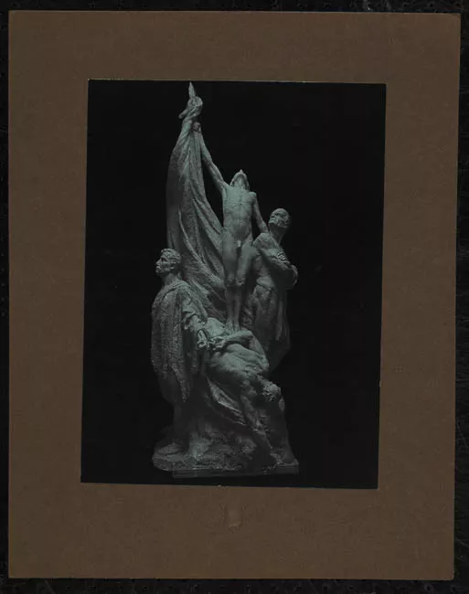 Foto de la escultura de Rebeca Matte "Los Héroes de la Concepción" hecha en bronce de 5 mt. [...]