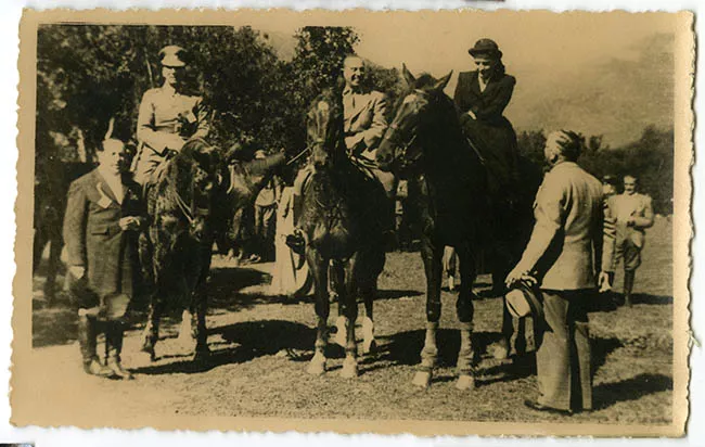 El Presidente Gabriel González Videla y su esposa a caballo