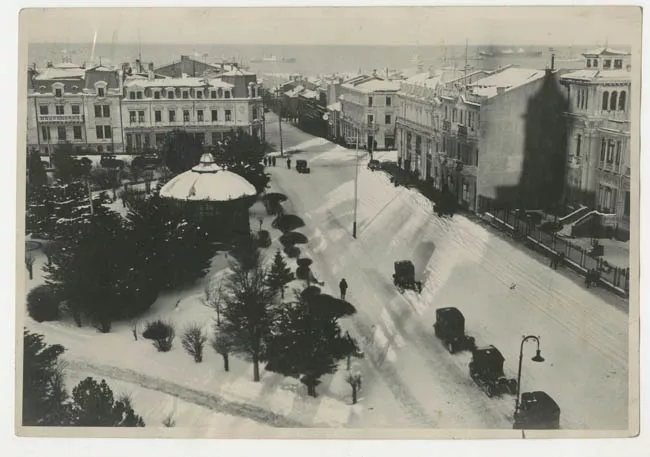 PUNTA ARENAS,VISTA DE LA PLAZA CON NIEVE