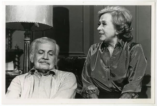 S.PIÑEIRO Y ACTOR EN UNA OBRA.