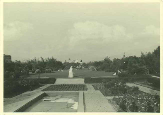Jardín con esculturas