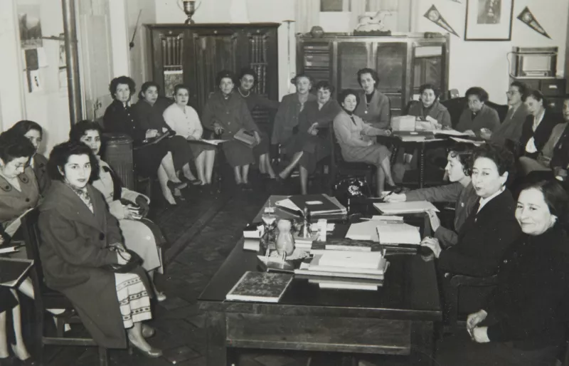 Consejo de Profesoras presidido por la Directora, Liceo de Niñas N° 5