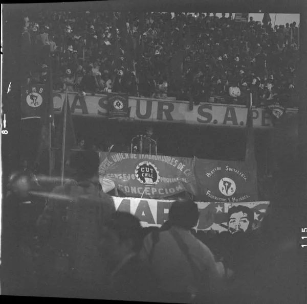 Fidel Castro Ruiz en Concepción : [En el Estadio Regional] [fotografía] Armindo Cardoso.