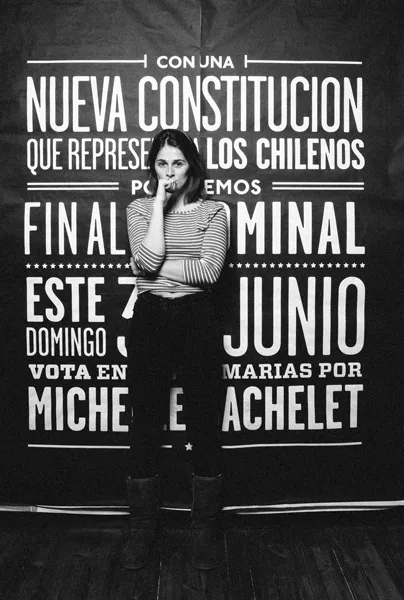 Con una nueva constitución que represente a los chilenos pondrá fin al binominal  [fotografía]