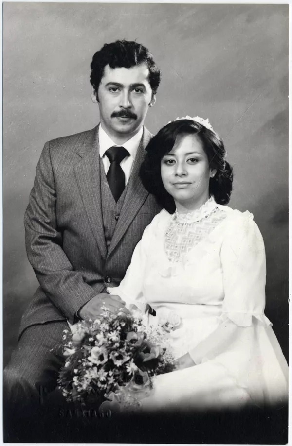 [Pareja de novios en el día de su matrimonio religioso]  [fotografía]Kyutaro Tunekawa.
