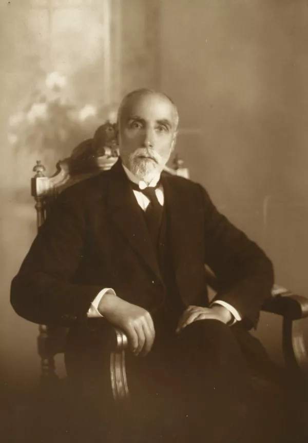 [Hombre adulto mayor muy distinguido]  [fotografía] Kyutaro Tunekawa.