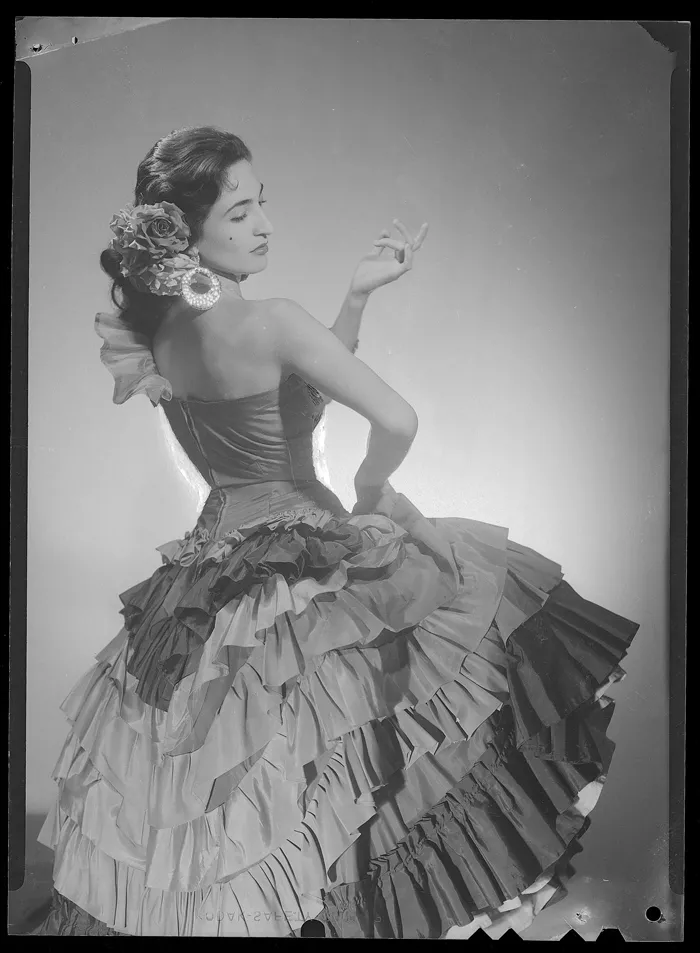 [Bailarina de danza española]  [fotografía] Alfredo Molina Lahitte.