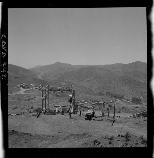 [Obras de construcción, mina "El Algarrobo"]  [fotografía] Luis Ladrón de Guevara.
