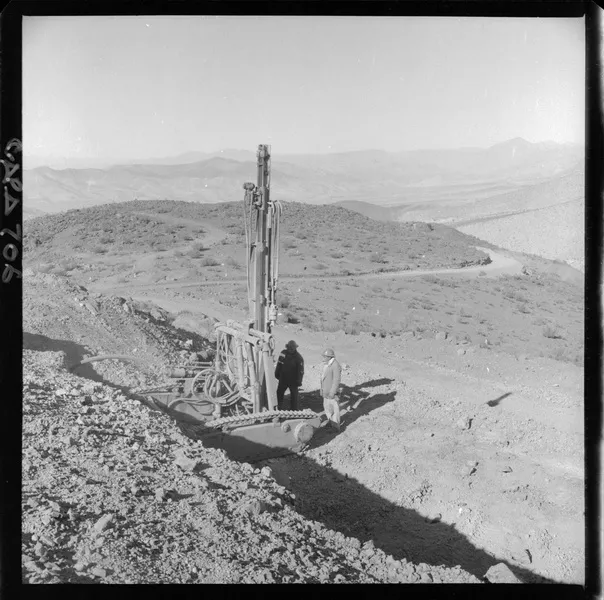 Mineral "El Algarrobo"  [fotografía] Luis Ladrón de Guevara.