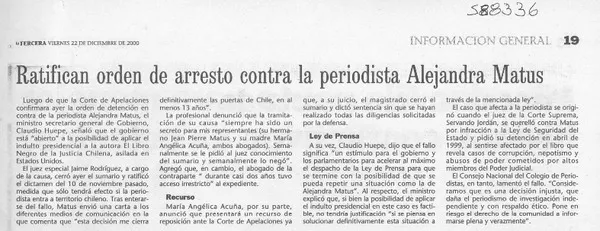 Ratifican orden de arresto contra la periodista Alejandra Matus  [artículo]