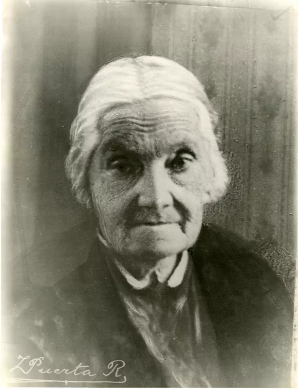 Retrato de Petronila Alcayaga Rojas.  [fotografía].