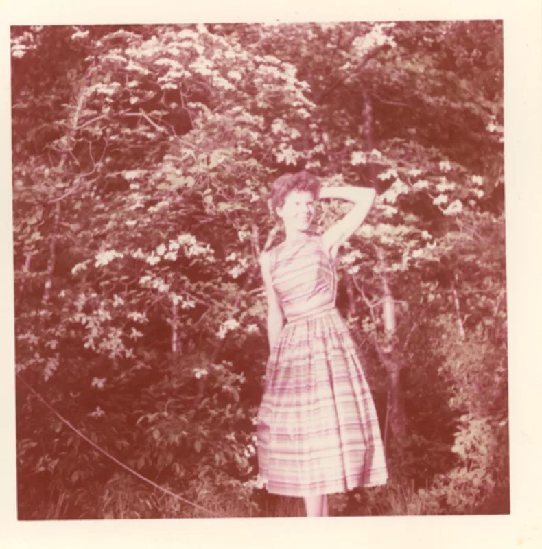 [Doris Dana en New York]  [fotografía].