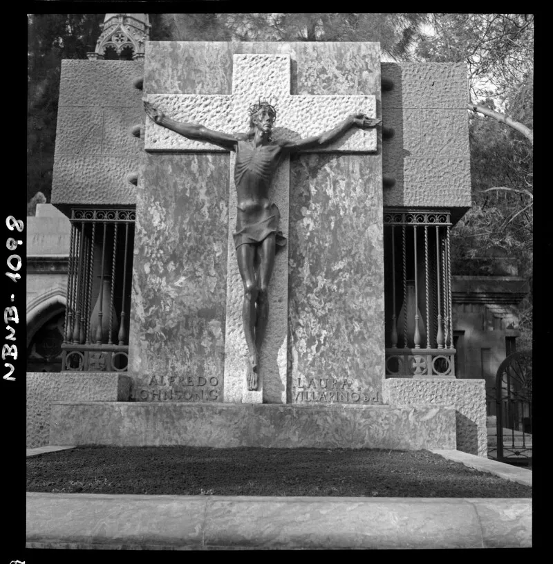 [Escultura de cristo en la cruz]  [fotografía] Antonio Quintana.