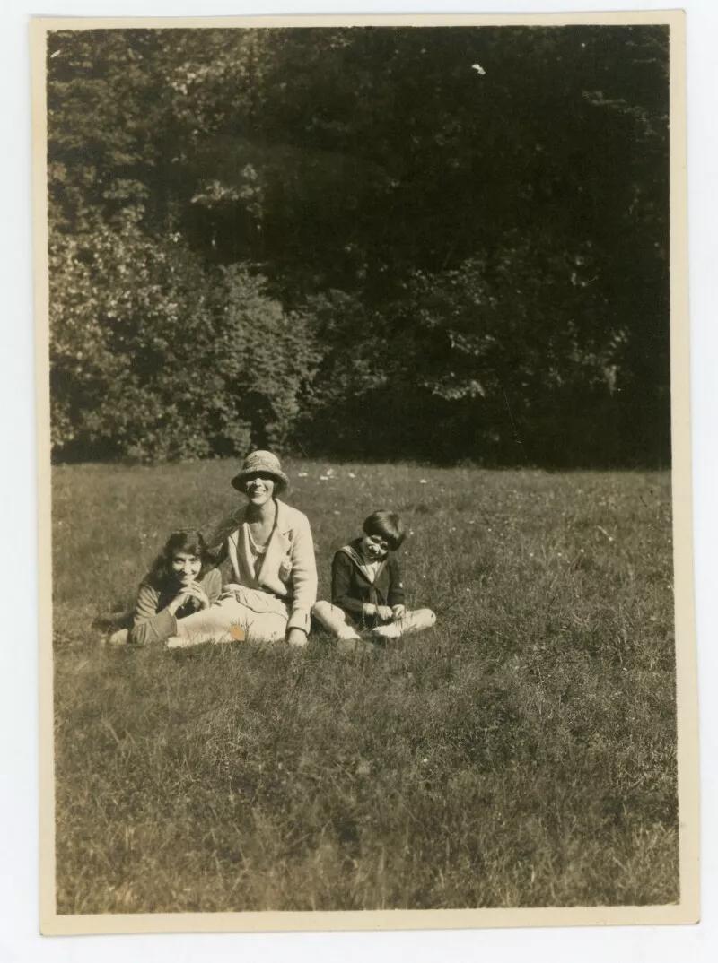 Karlsbad; Elisita, Rebeca Balmaceda y Pepito  [fotografía].