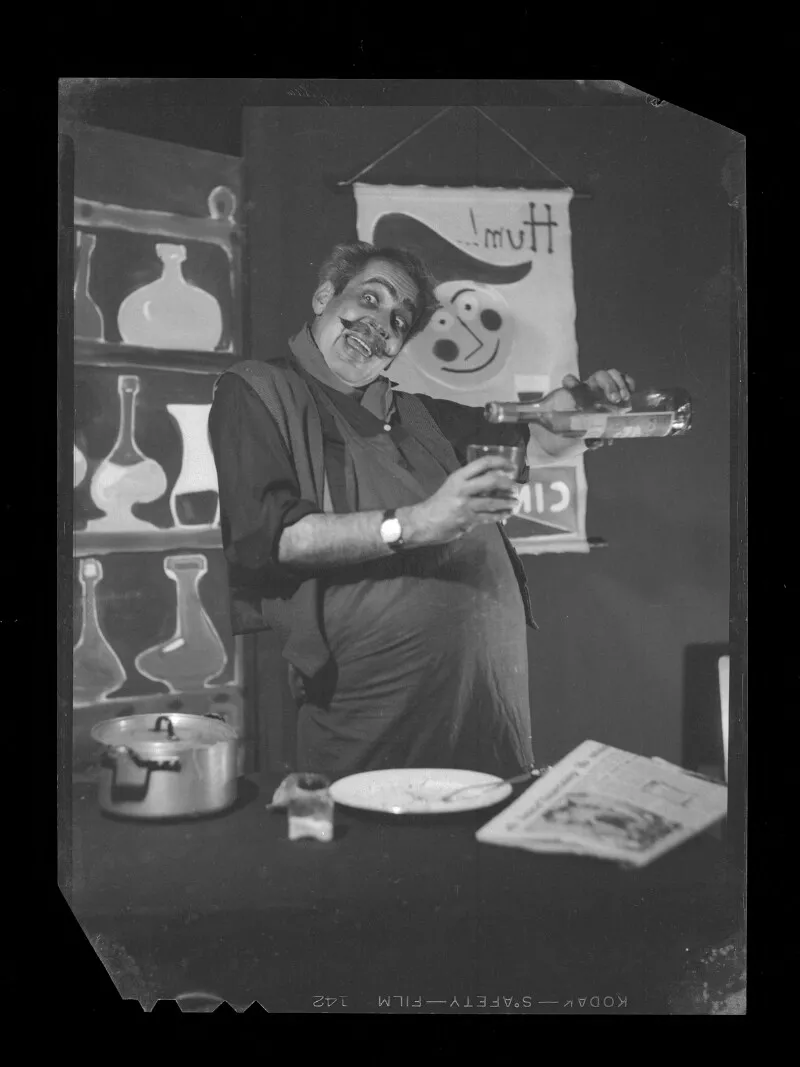 [Eduardo Naveda, en la obra de teatro "¿Conoce Usted la Vía Láctea?"]  [fotografía] Alfredo Molina Lahitte.