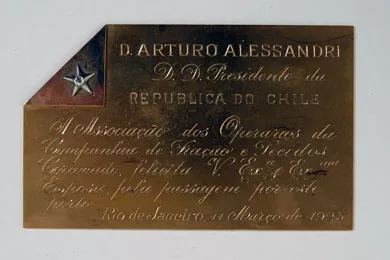 Placa conmemorativa al Presidente Arturo Alessandri Palma de los operarios textiles