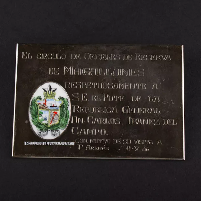 Placa Conmemorativa "oficiales de Magallanes a Carlos Ibañez del Campo
