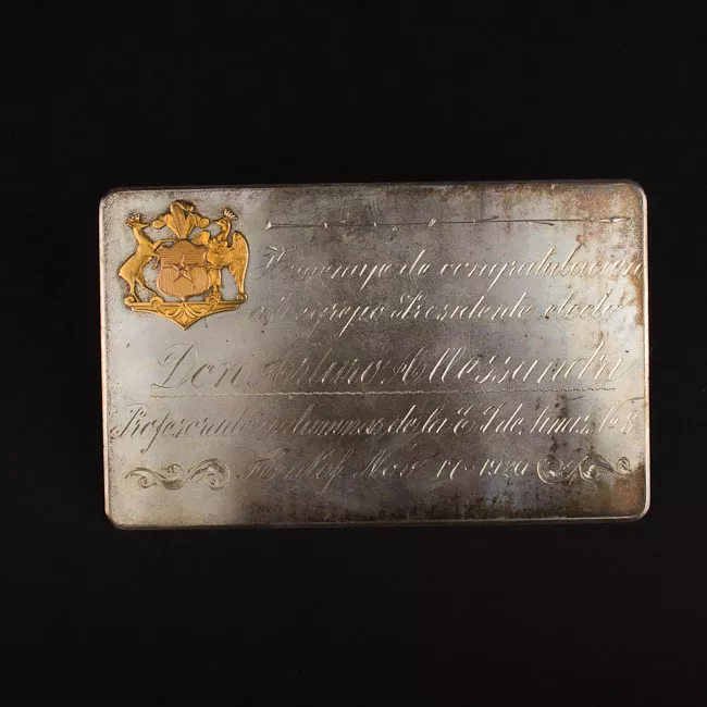 Placa conmemorativa de la Escuela de Niñas Nº8