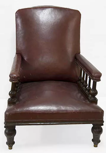Sillón que perteneció a Don Domingo Santa María