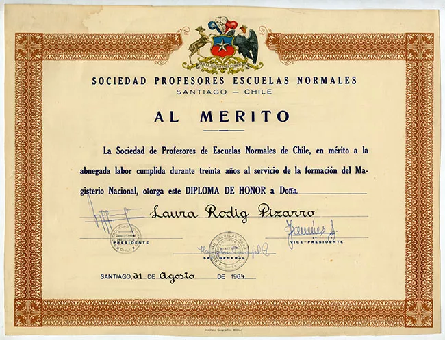 Diploma al Mérito, treinta años al servicio de la formación docente, concedido a Laura Rodig 