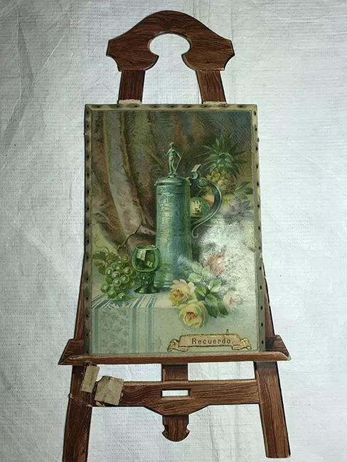 Recuerdo desplegable con ilustracion de un lienzo y caballete 
