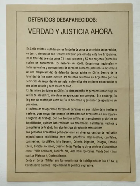 Díptico con Información sobre detenidos desaparecidos en Chile 