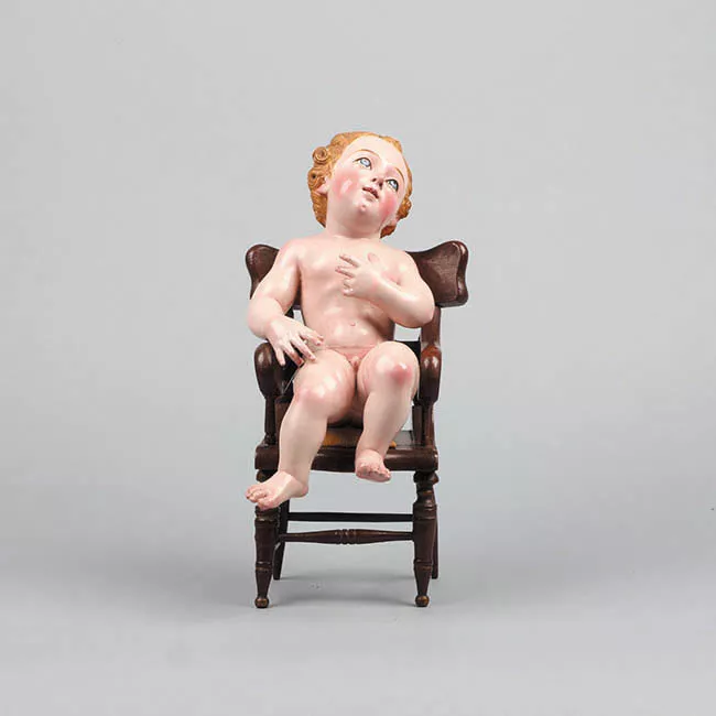 Niño Dios sentado