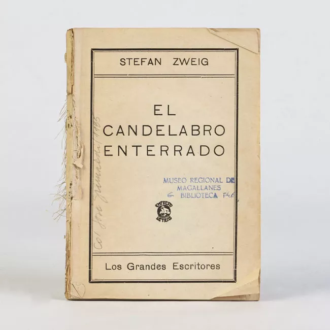 El candelabro enterrado