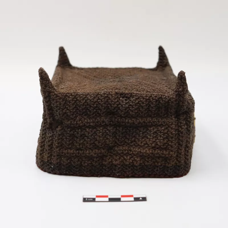 Gorro de cuatro puntas monocromo
