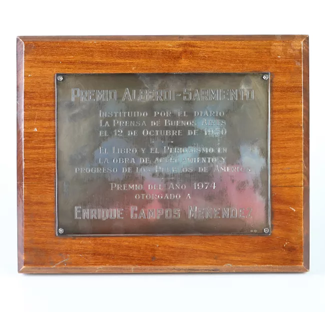 Placa conmemorativa del Premio Alberdi-Sarmiento